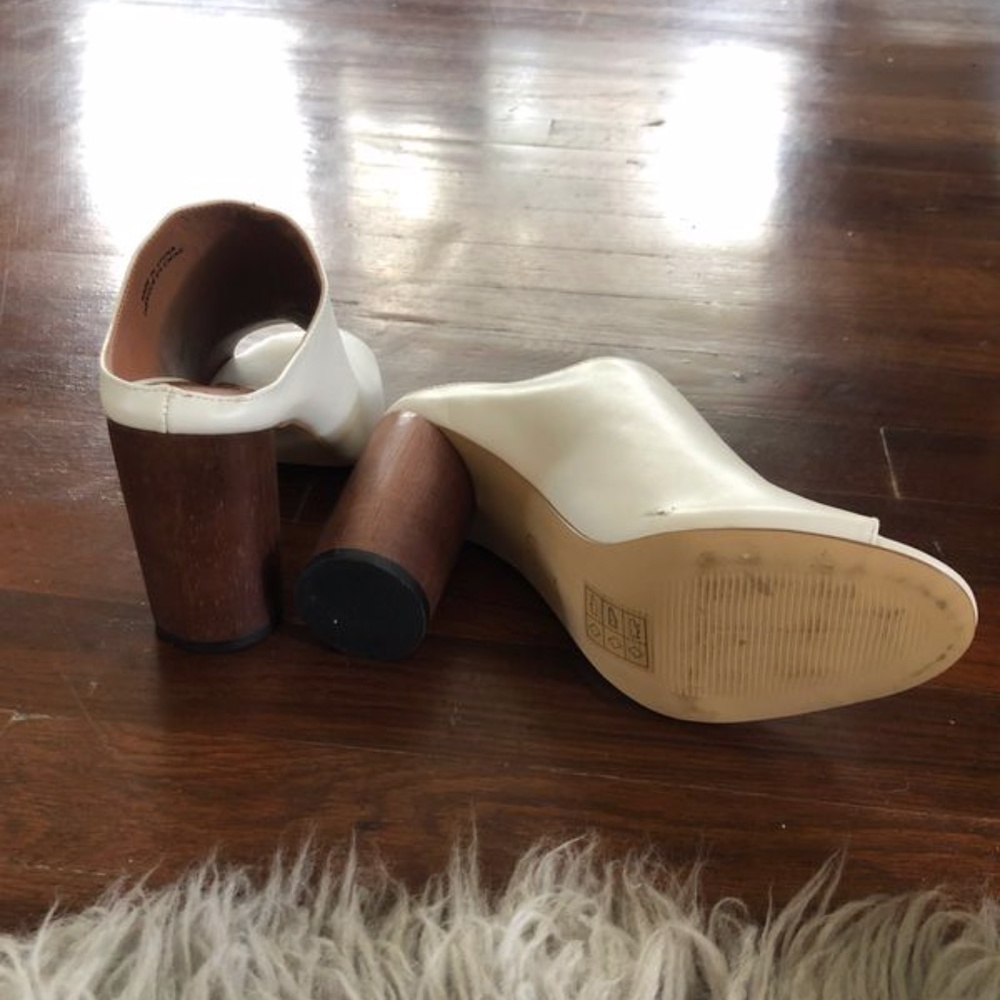 UO Chunky Heels 7.5 - Picture 5 of 5
